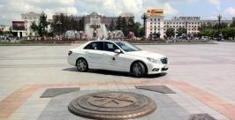 "Мерседесу" из Сколково на площади в Хабаровске разрешили стоять сотрудники ГИ http://dv-dyos.livejournal.com/74112.html